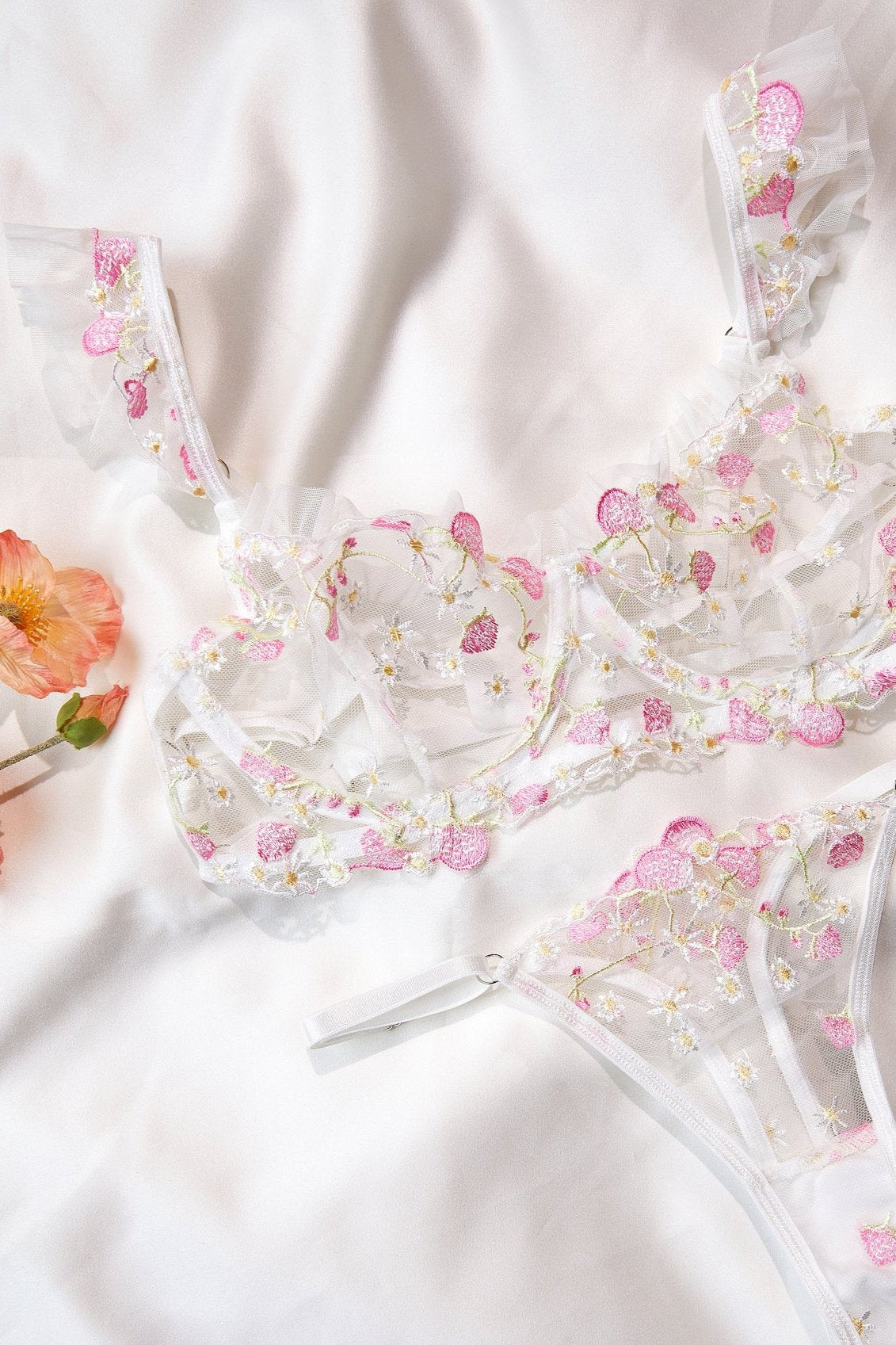 Lingerie set with ruffles